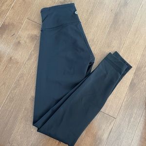 Lululemon wunder under // black // 2